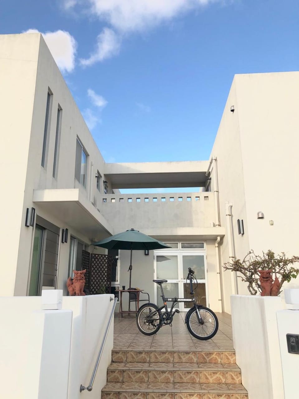 Facade/entrance