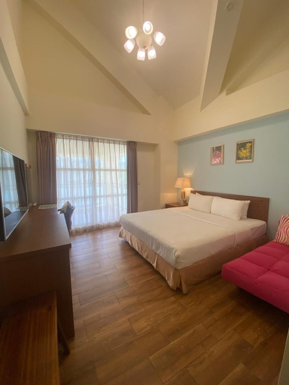 Photo of the whole room