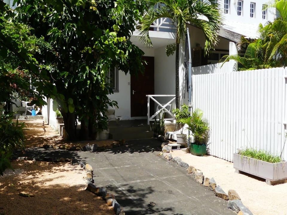 Facade/entrance, Garden