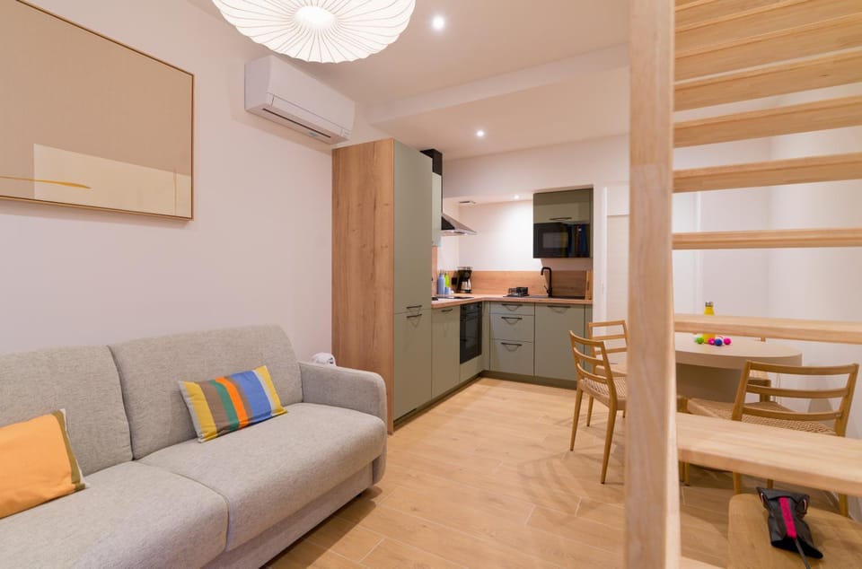 Kitchen or kitchenette, Living room, Seating area, Dining area, Meals