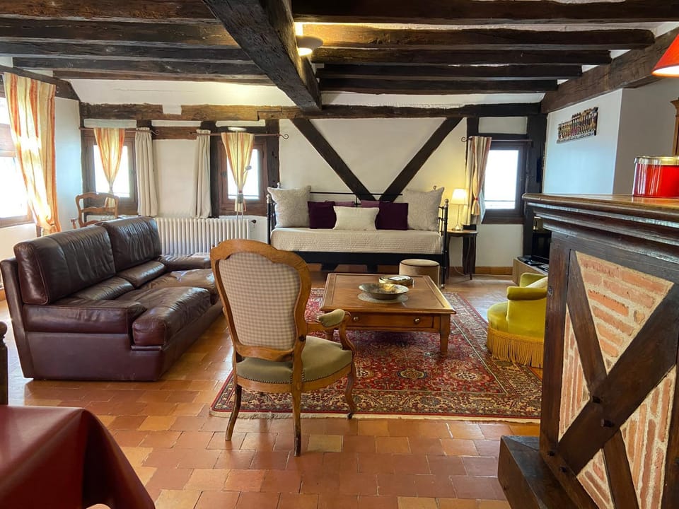 La Maison Rouge Apartment in Centre-Val de Loire