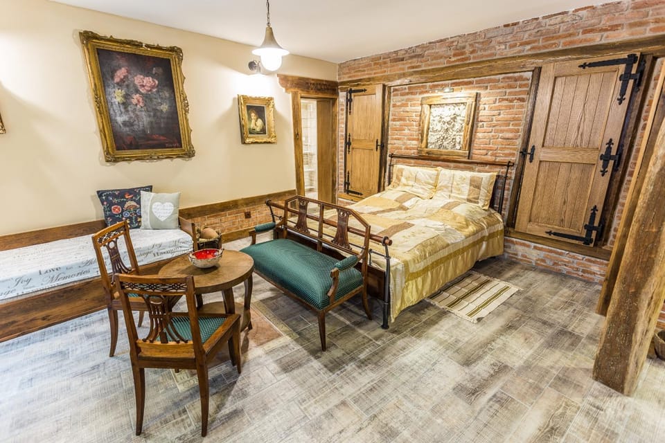 Living room, Photo of the whole room, Decorative detail, Seating area, Bedroom