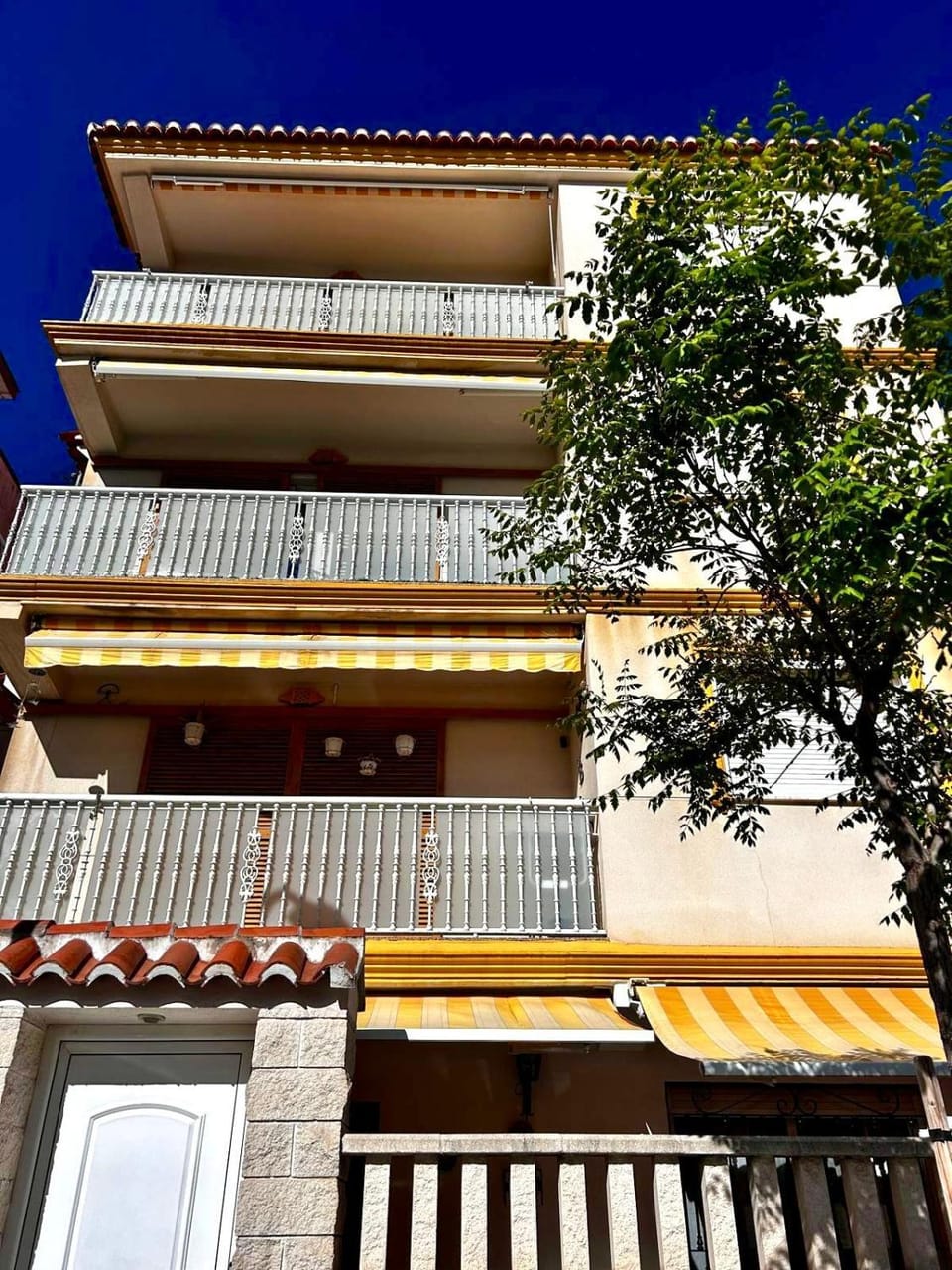 Property building, Facade/entrance