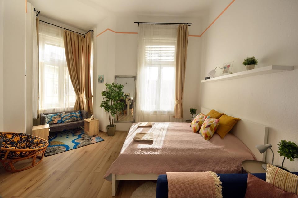 Bed, Living room, Seating area, Dining area, Bedroom, City view, Meals