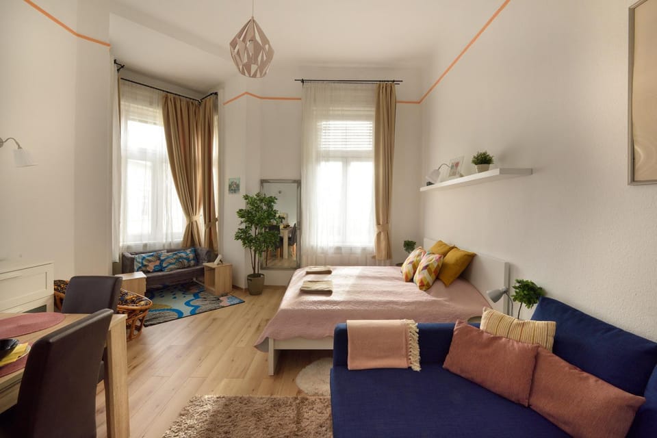 Bed, Living room, Seating area, Dining area, Bedroom, City view, Meals