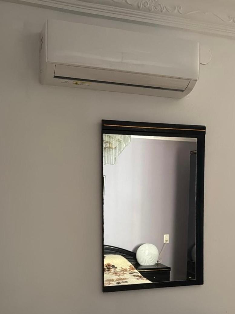 Bedroom, air conditioner