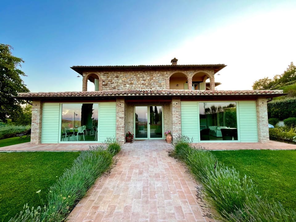 Property building, Day, Natural landscape, Garden, Garden view