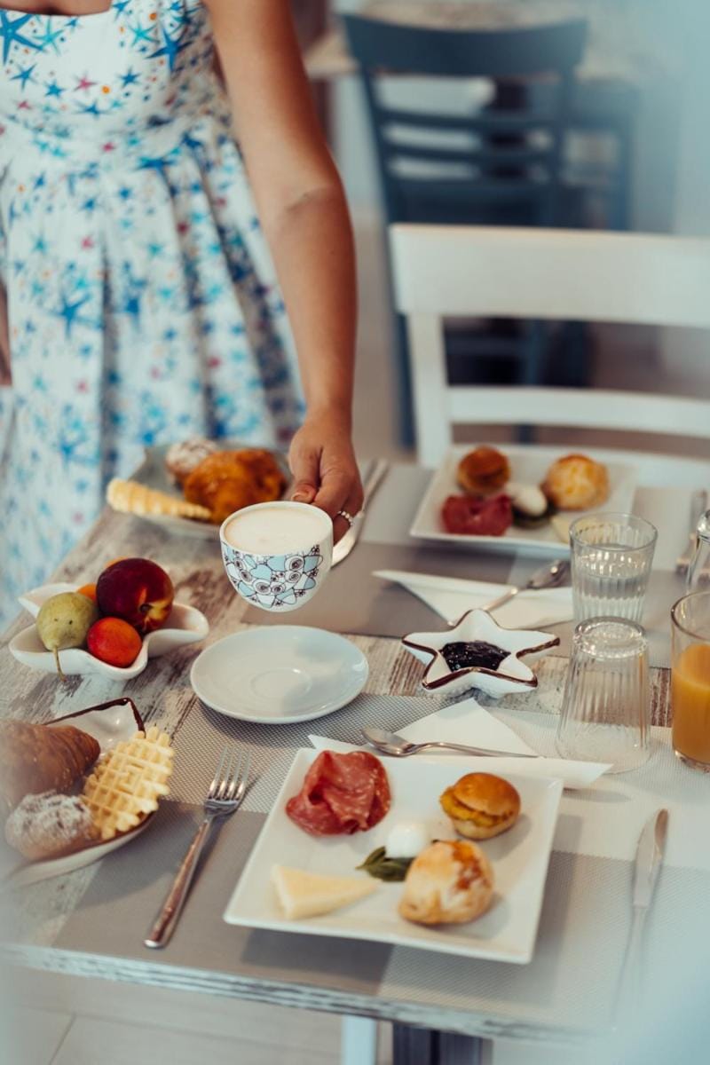 Breakfast, Continental breakfast