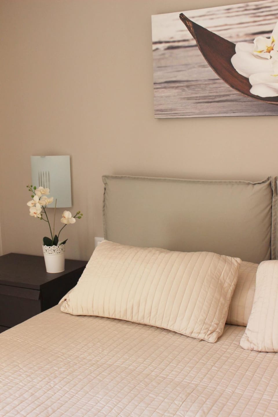 Bed, Decorative detail, Bedroom