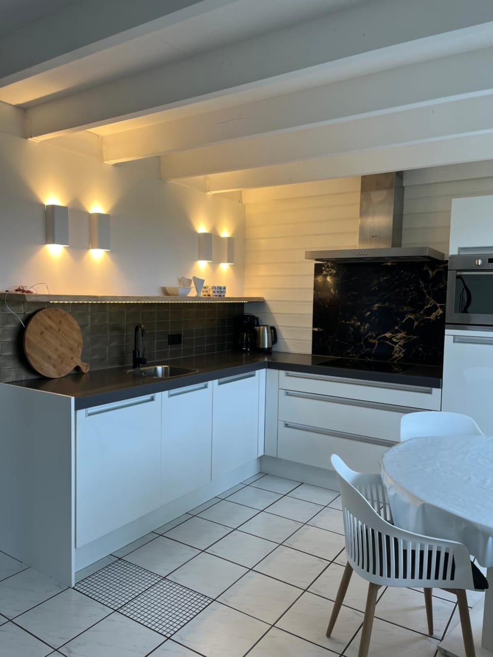 Kitchen or kitchenette, Dining area, dishwasher, minibar, pet friendly