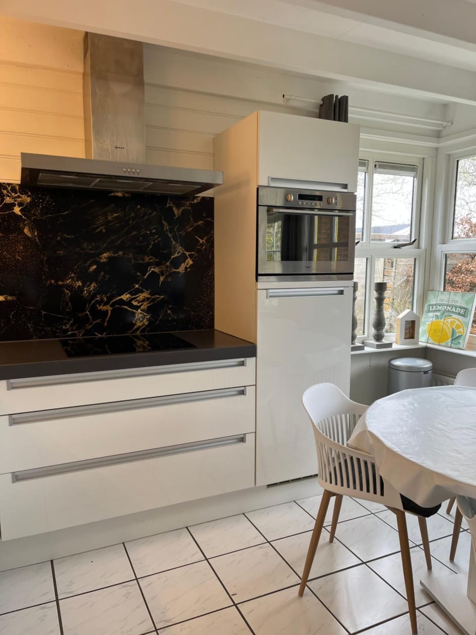 Kitchen or kitchenette, Seating area, Dining area, dishwasher, minibar, pet friendly