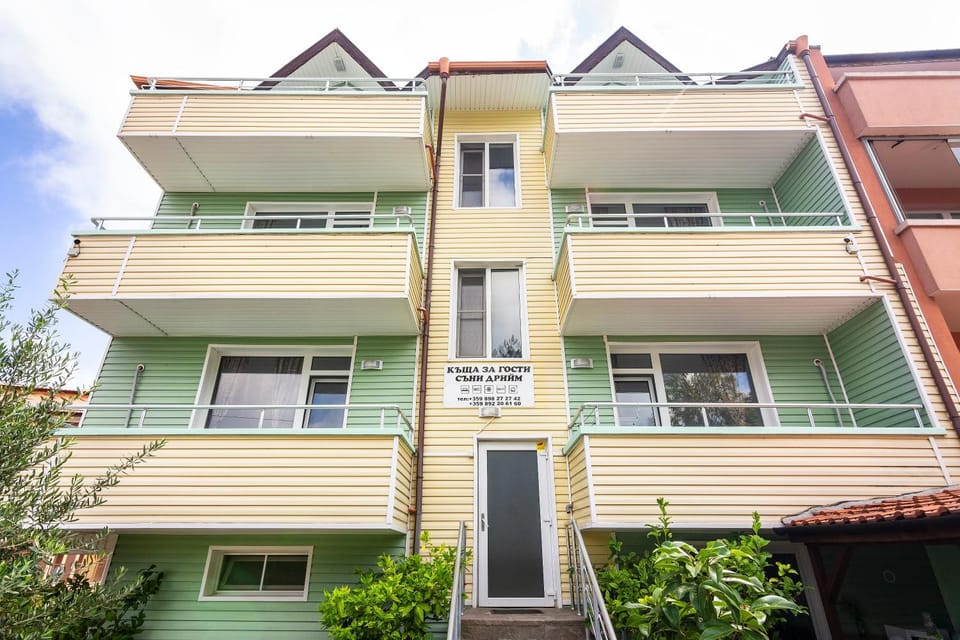 Property building, Facade/entrance