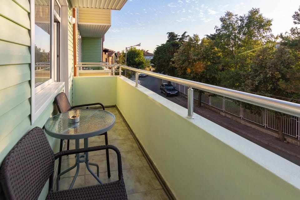 Balcony/Terrace, Street view