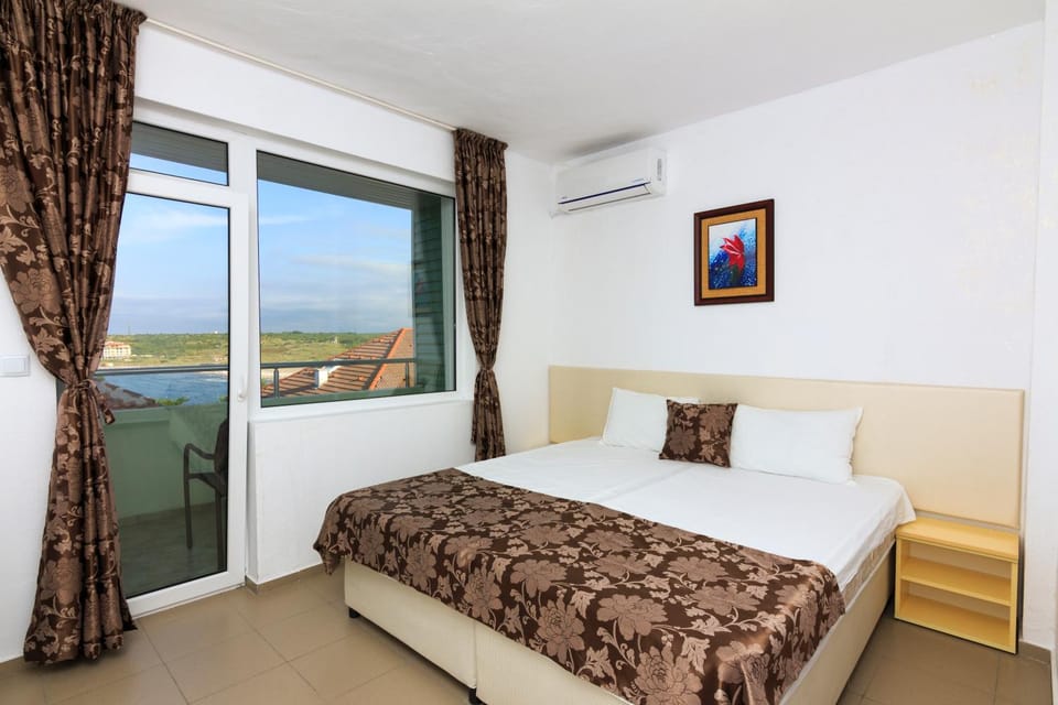 Bed, Photo of the whole room, Bedroom, Sea view