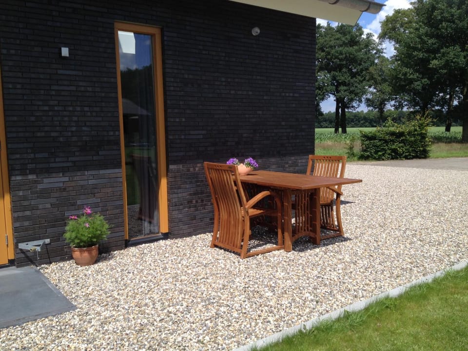 Property building, Garden, Balcony/Terrace