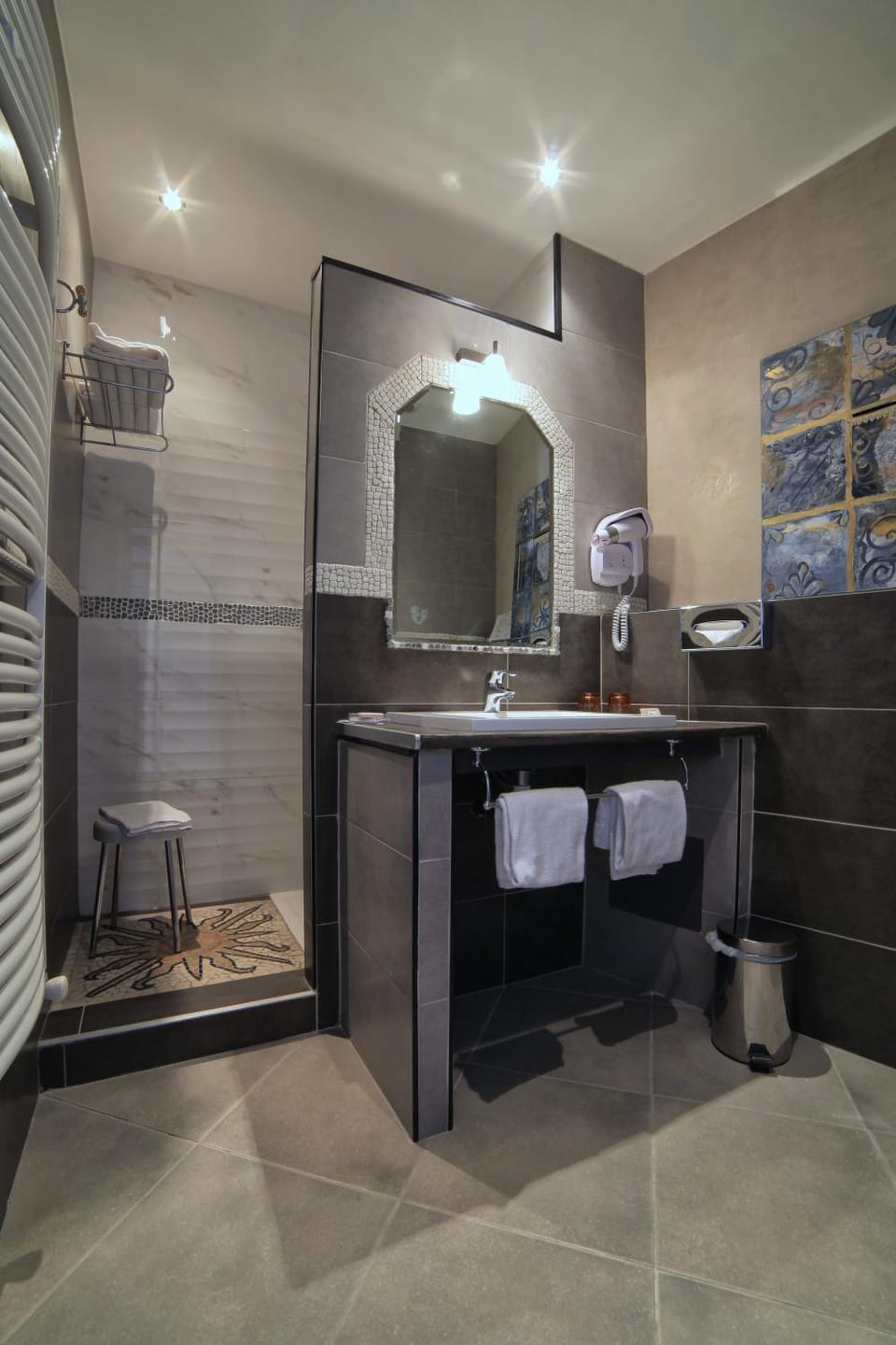 Bathroom, Decorative detail