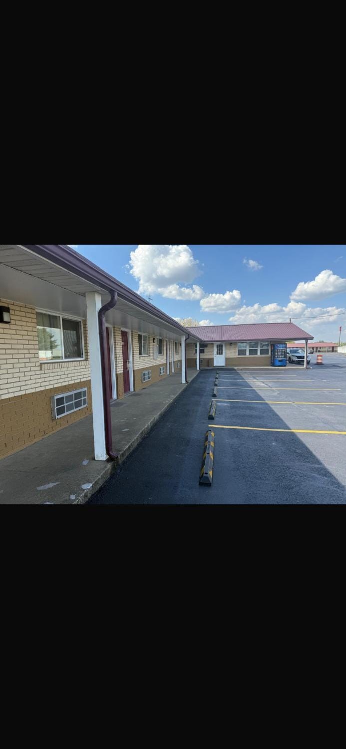 Deluxe Inn Hotel in Ohio