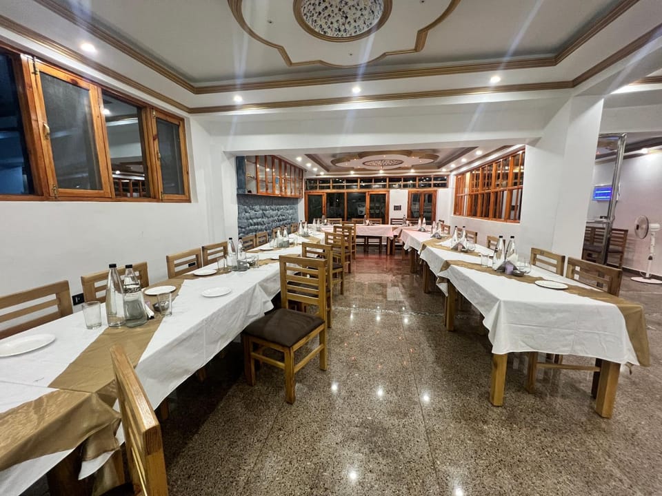 Restaurant/places to eat, Banquet/Function facilities