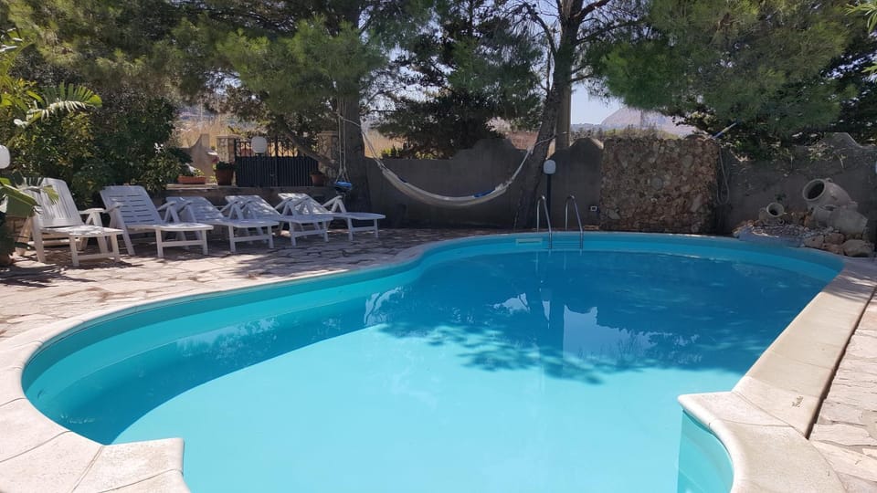 Garden, Area and facilities, Swimming pool
