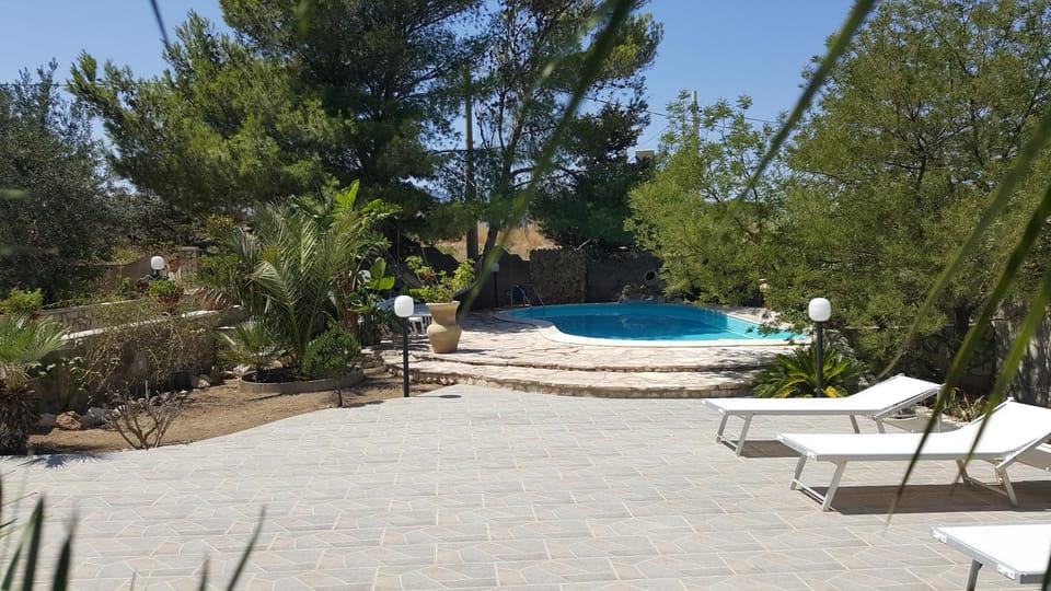 Garden, Area and facilities, Swimming pool