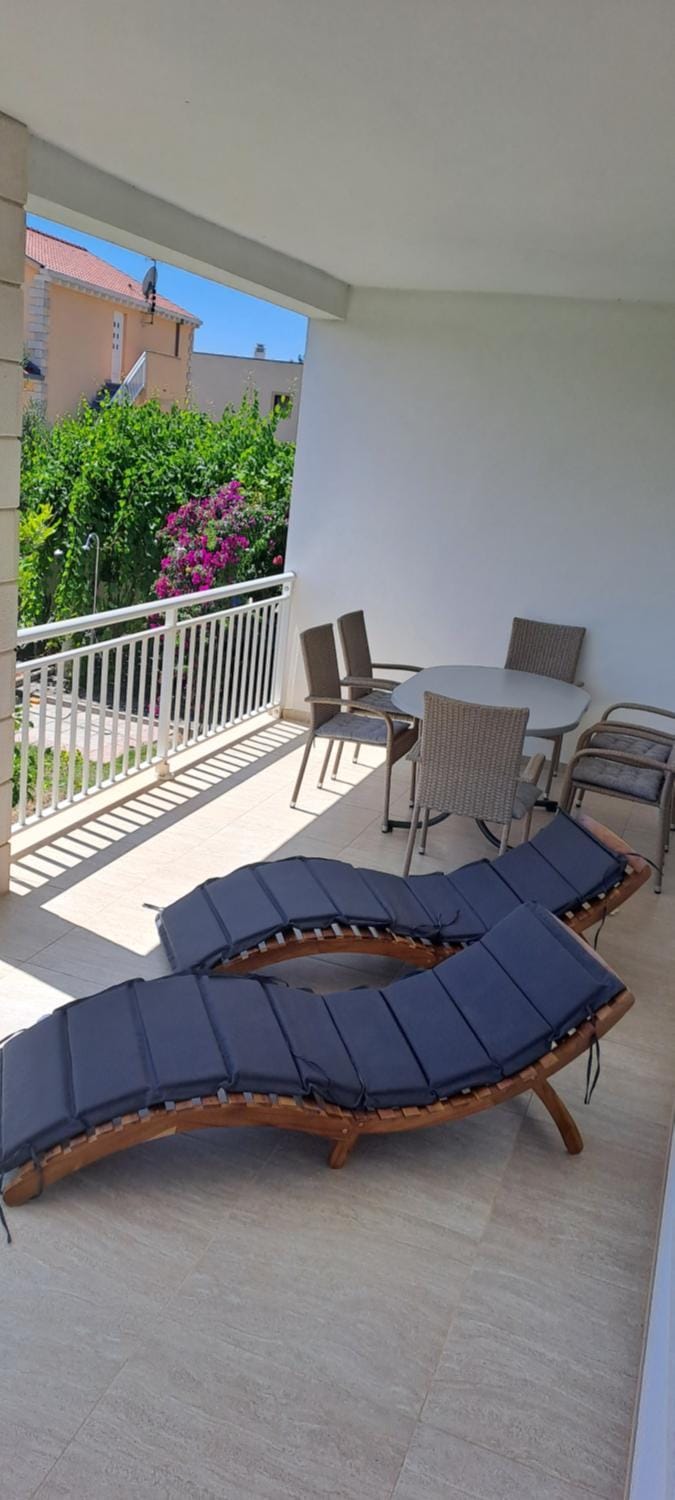 Balcony/Terrace, sunbed