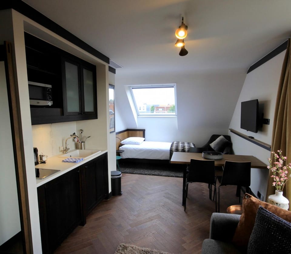 Bed, Kitchen or kitchenette, Bedroom