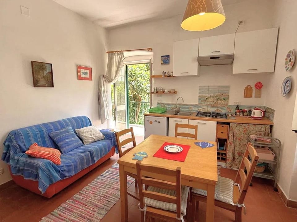 Kitchen or kitchenette, Living room, Seating area, Dining area, Garden view, stove