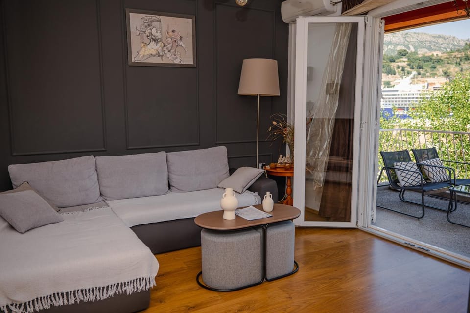 Balcony/Terrace, Balcony/Terrace, Living room, Decorative detail, Decorative detail
