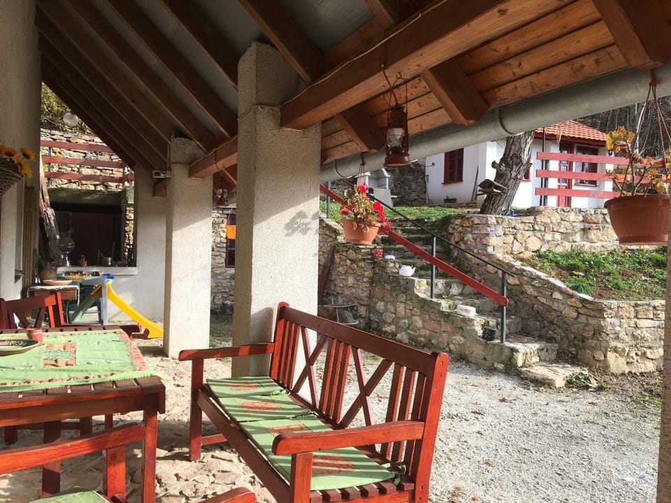 Property building, Garden, Balcony/Terrace