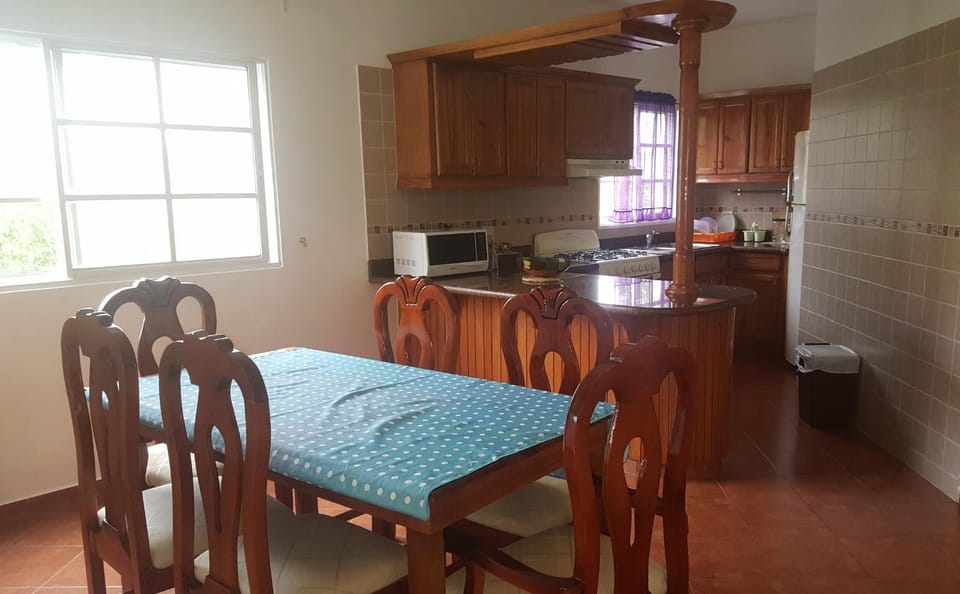 Kitchen or kitchenette, Dining area, dishwasher, minibar, oven, pet friendly, stove, toaster