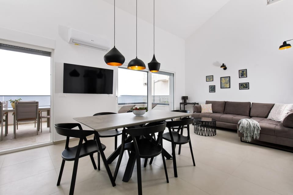 TV and multimedia, Dining area