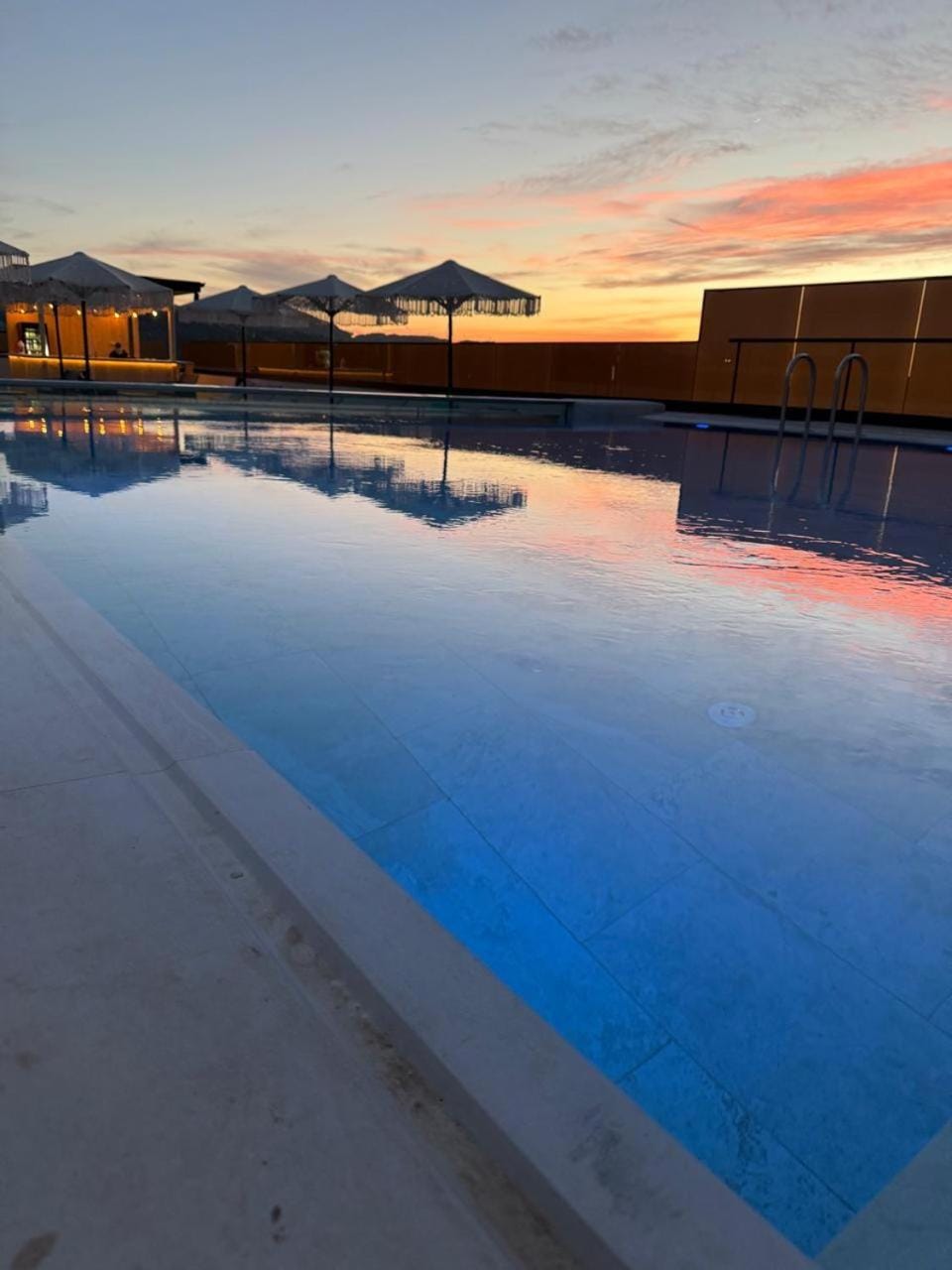 Day, Balcony/Terrace, Spa and wellness centre/facilities, Pool view, Swimming pool, Swimming pool, Sunrise, Sunset, sunbed