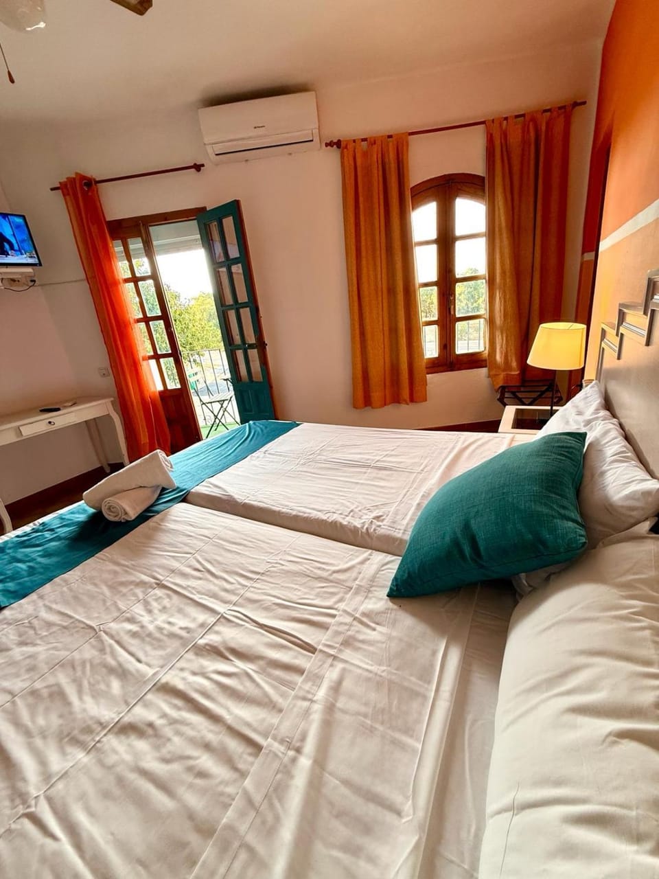 Bed, Balcony/Terrace, Photo of the whole room, Bedroom, air conditioner