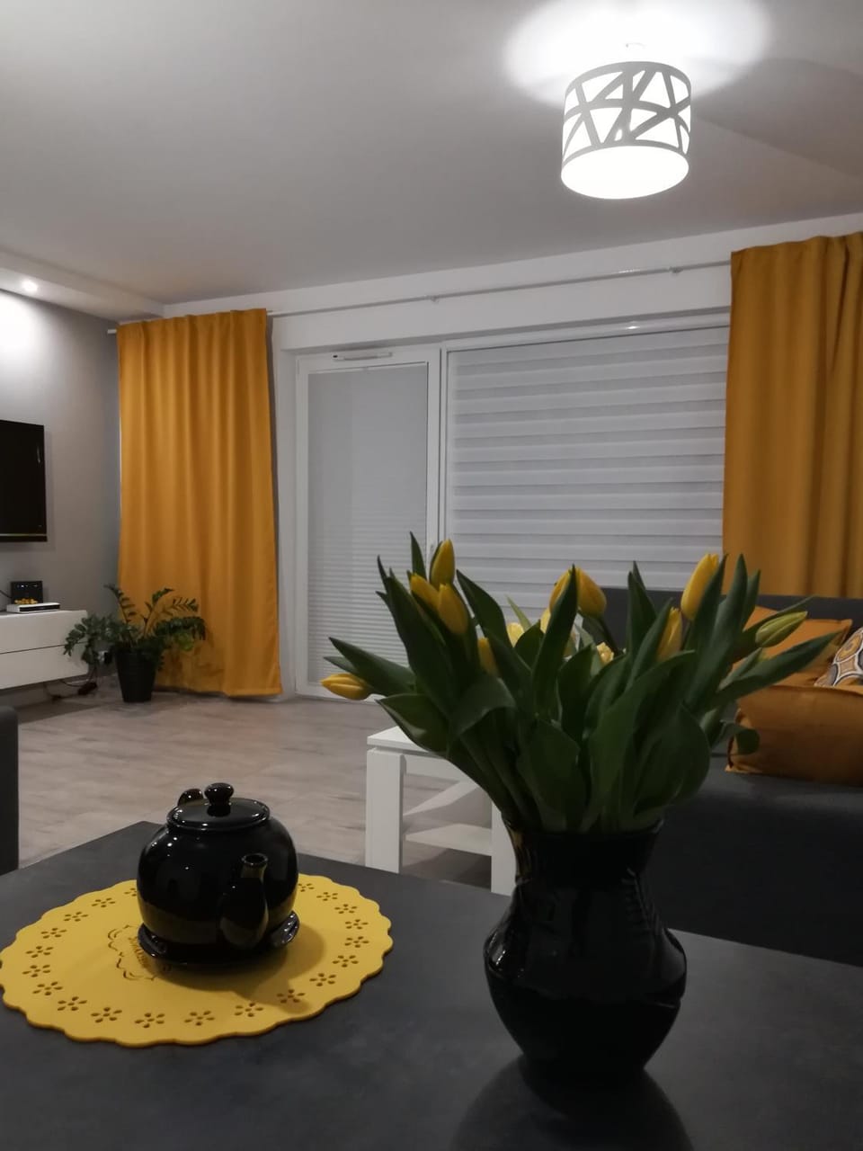 TV and multimedia, Kitchen or kitchenette, Living room, Seating area, Dining area