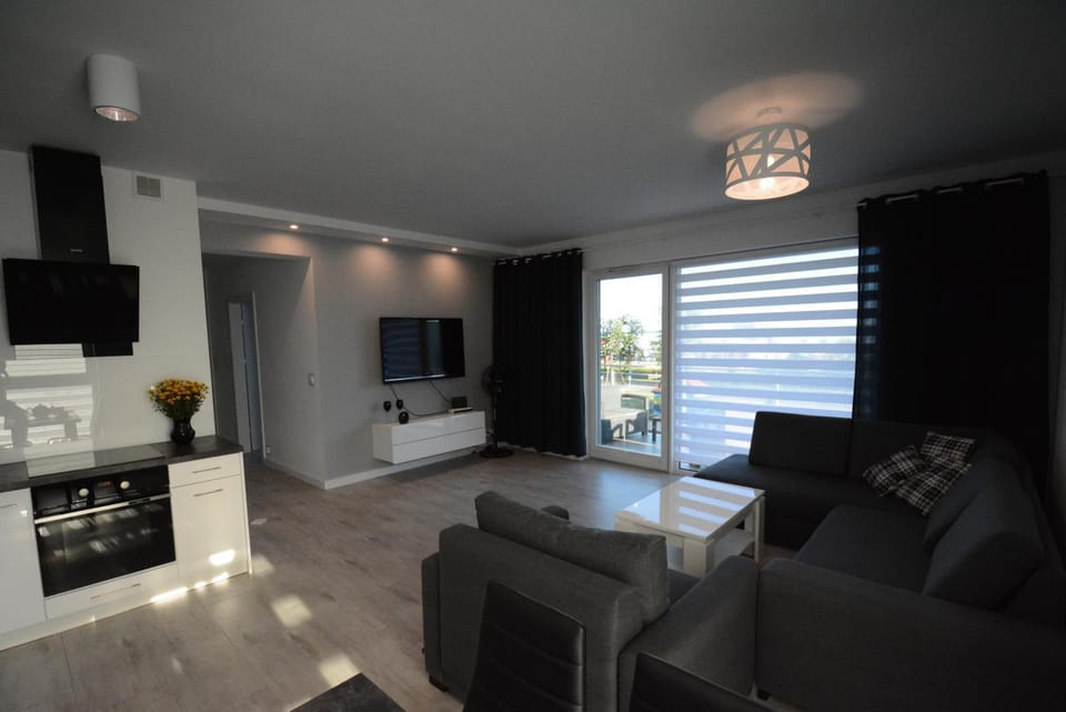 TV and multimedia, Balcony/Terrace, Kitchen or kitchenette, Living room, Seating area, Lake view