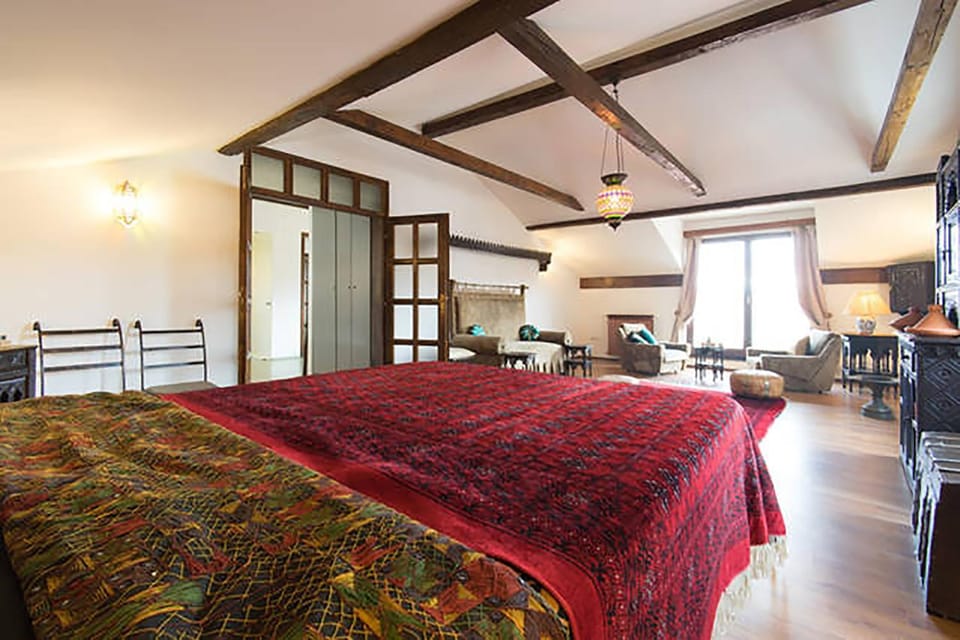 Photo of the whole room, Bedroom, City view, Landmark view