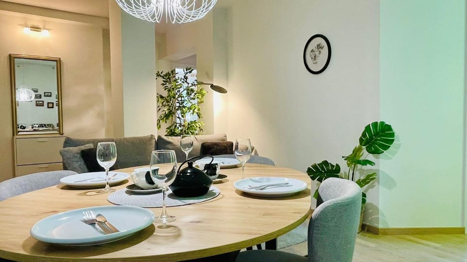 Living room, Dining area, Food