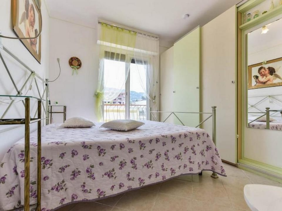 Bed, Day, Other, Other, Photo of the whole room, Decorative detail, Decorative detail, Bedroom, On site, City view, Area and facilities