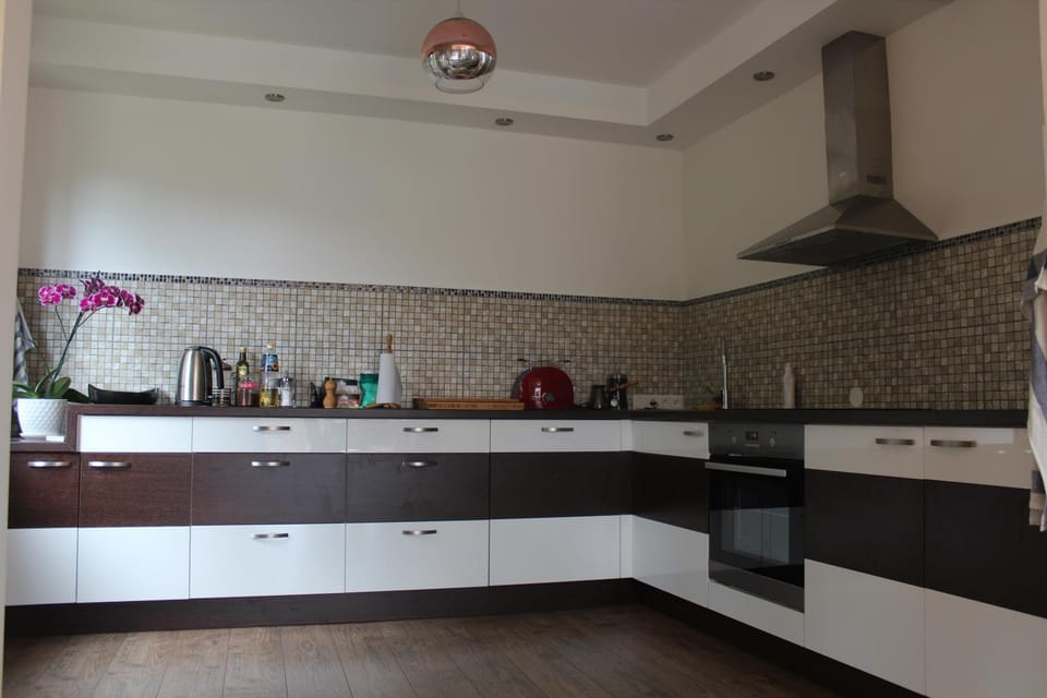 Kitchen or kitchenette, Kitchen or kitchenette