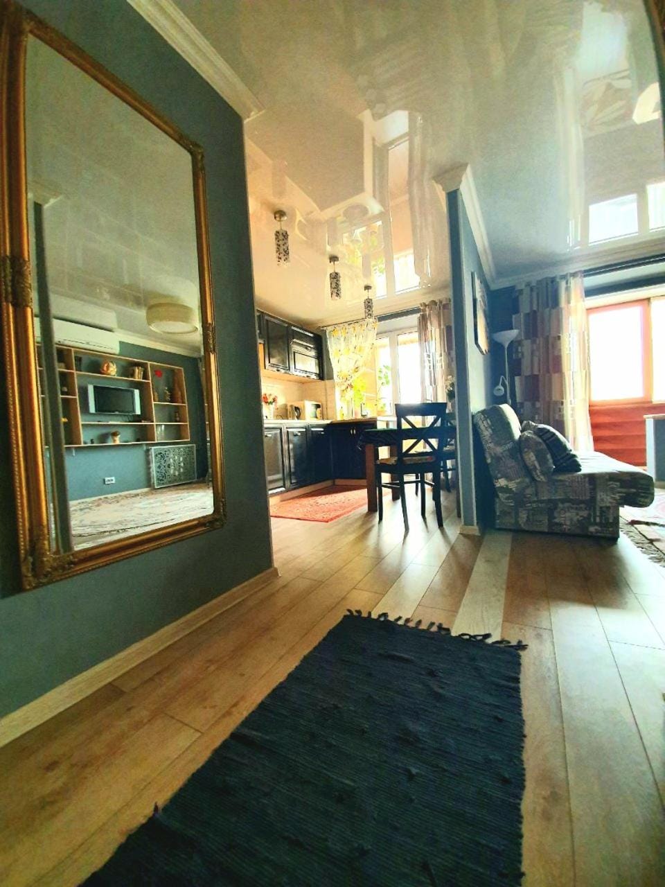 TV and multimedia, Kitchen or kitchenette, Living room, Seating area