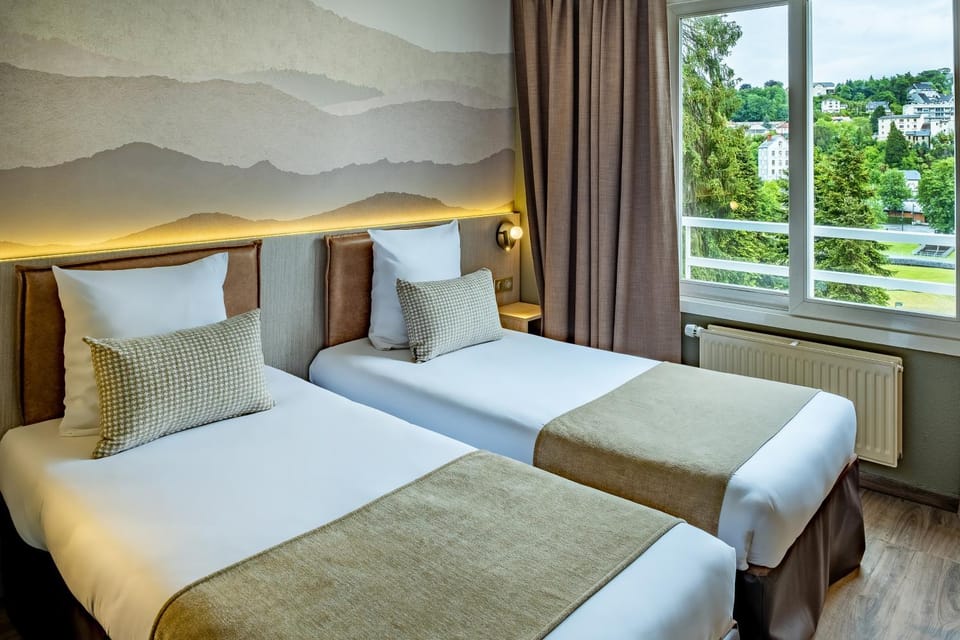 Bed, Garden view