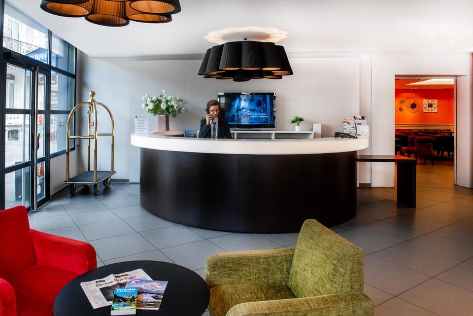 Property building, Lobby or reception