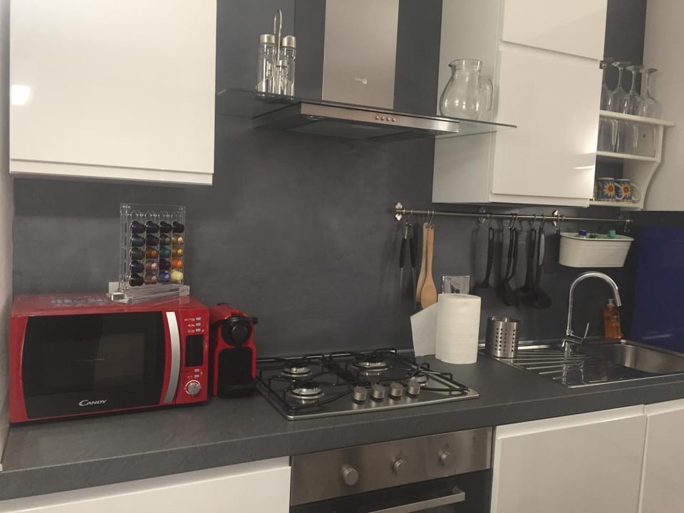 Coffee/tea facilities, Food and drinks, Dining area