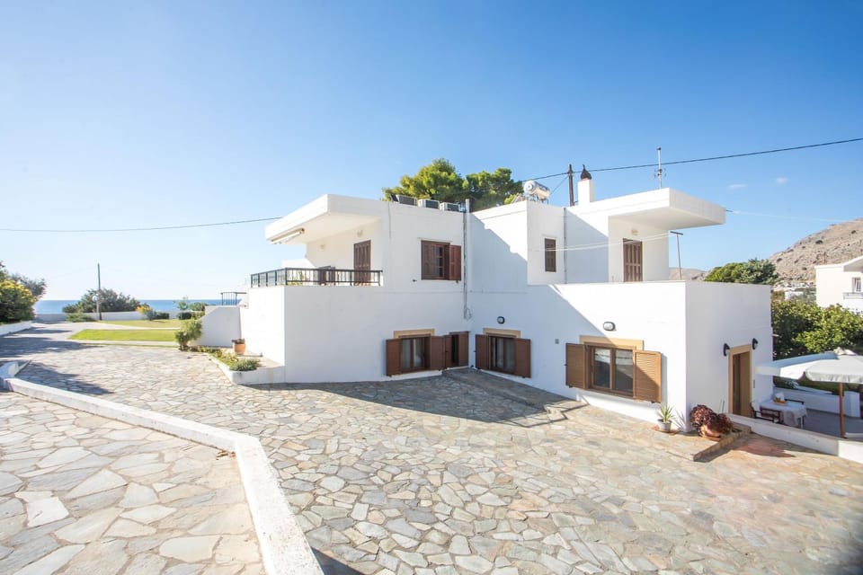 Property building, Natural landscape, Balcony/Terrace