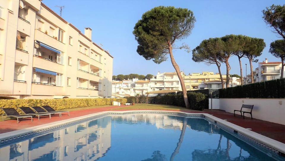 Property building, Pool view, Swimming pool