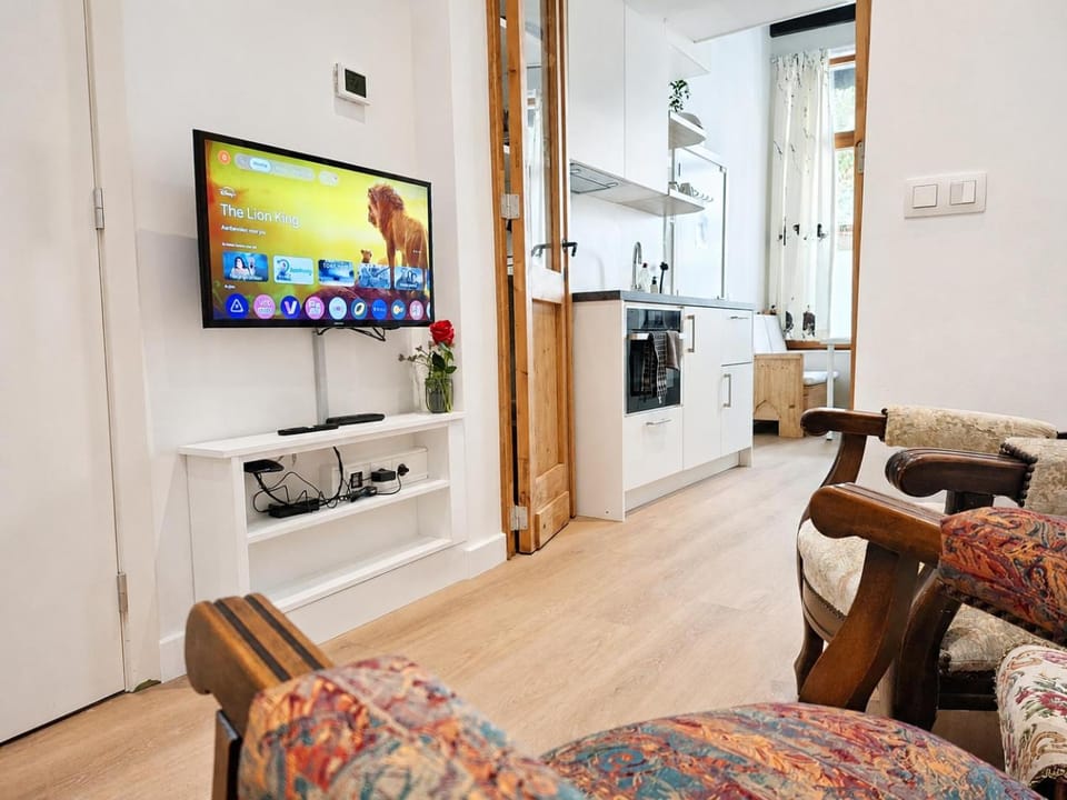Communal lounge/ TV room, TV and multimedia