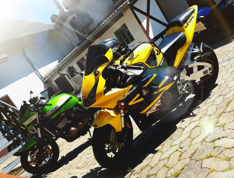 Property building, Facade/entrance, View (from property/room), Street view