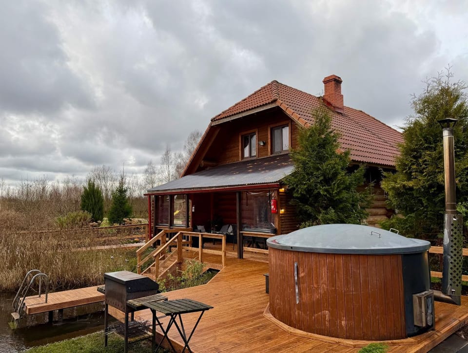 Property building, Patio, BBQ facilities, Hot Tub, Seating area, Autumn