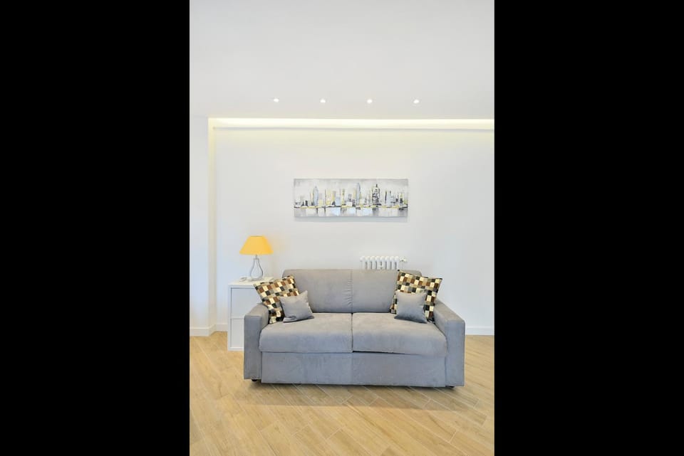 New Romantic Trastevere Apartment House in Rome