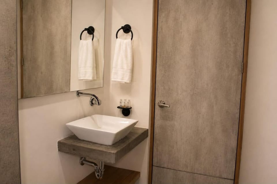 Bathroom, towels